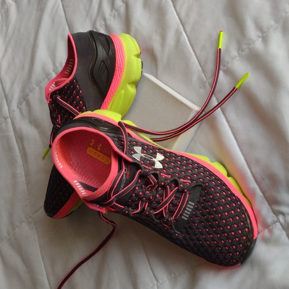 Under Armour Women's speed form gray- pink running